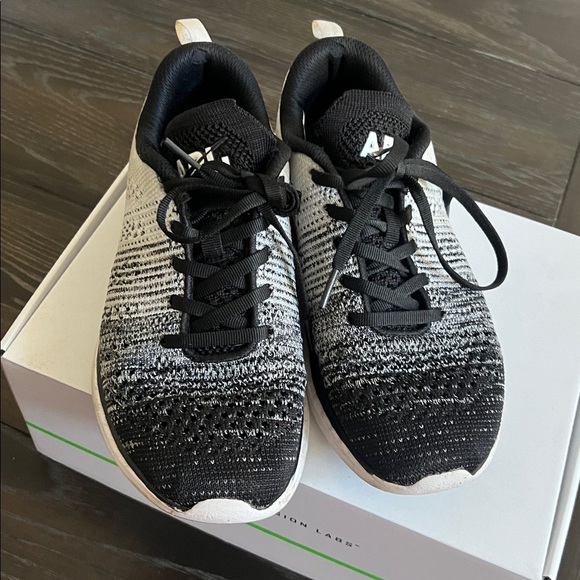Knit APL Women’s techloom pro 7.5 black heather grey white workout sneakers gym - Picture 5 of 11
